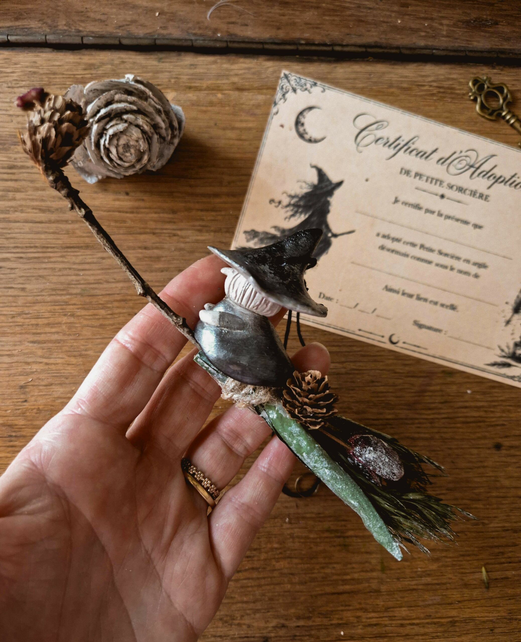 sorcière protectrice argile suspendre artisanale verte naturelle pièce unique
